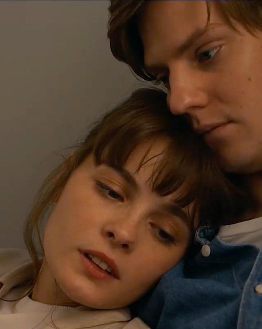 Возможна ли симпатия в крайне стеснённых условиях, или как застрять в лифте "По любви"