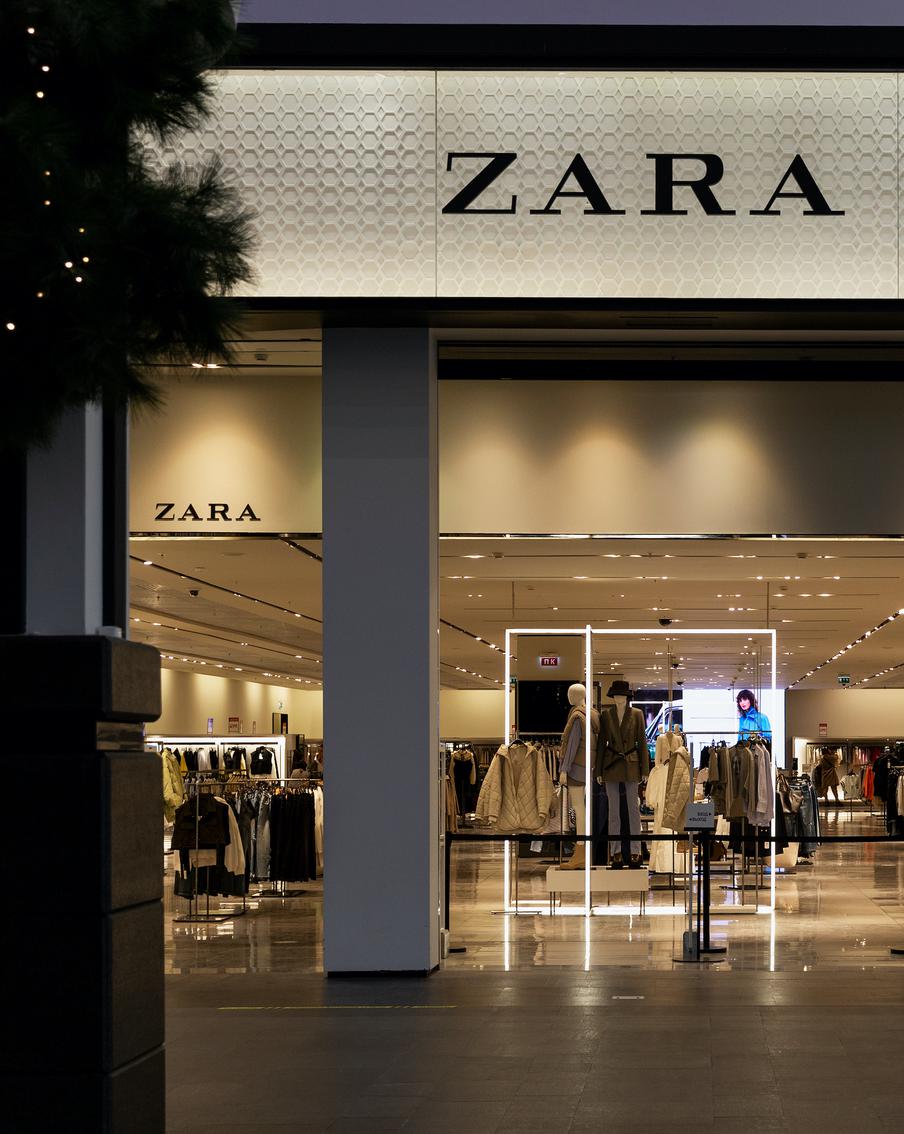 Ирландка отсудила у Zara 20 тысяч евро за проникновение в примерочную: что происходило в мире моды и красоты на этой неделе