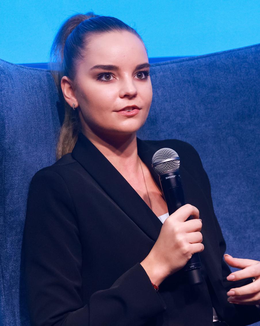 Дина Аверина обручилась с фигуристом Дмитрием Соловьёвым