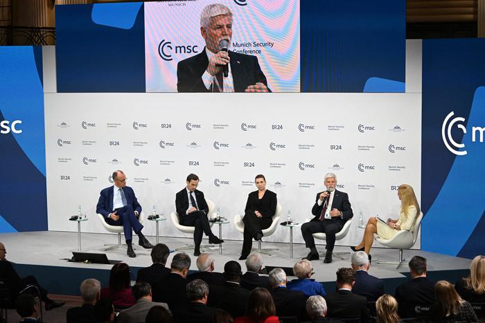 Президент Чехии призвал к "плану Маршалла" для Украины