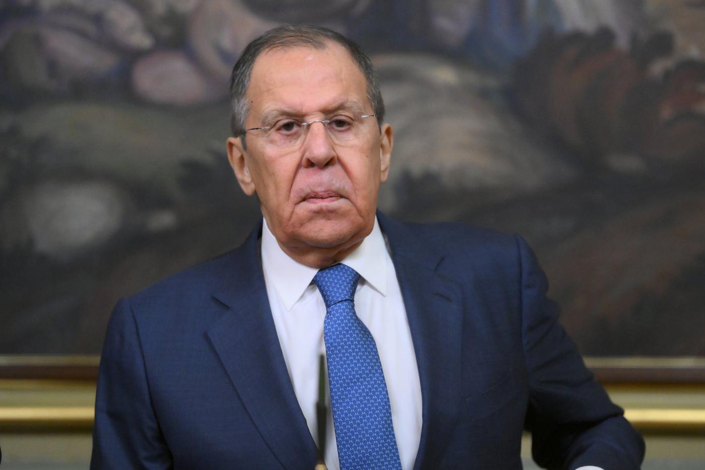 Лавров заявил, что не понимает, зачем Европе сидеть за столом переговоров по Украине