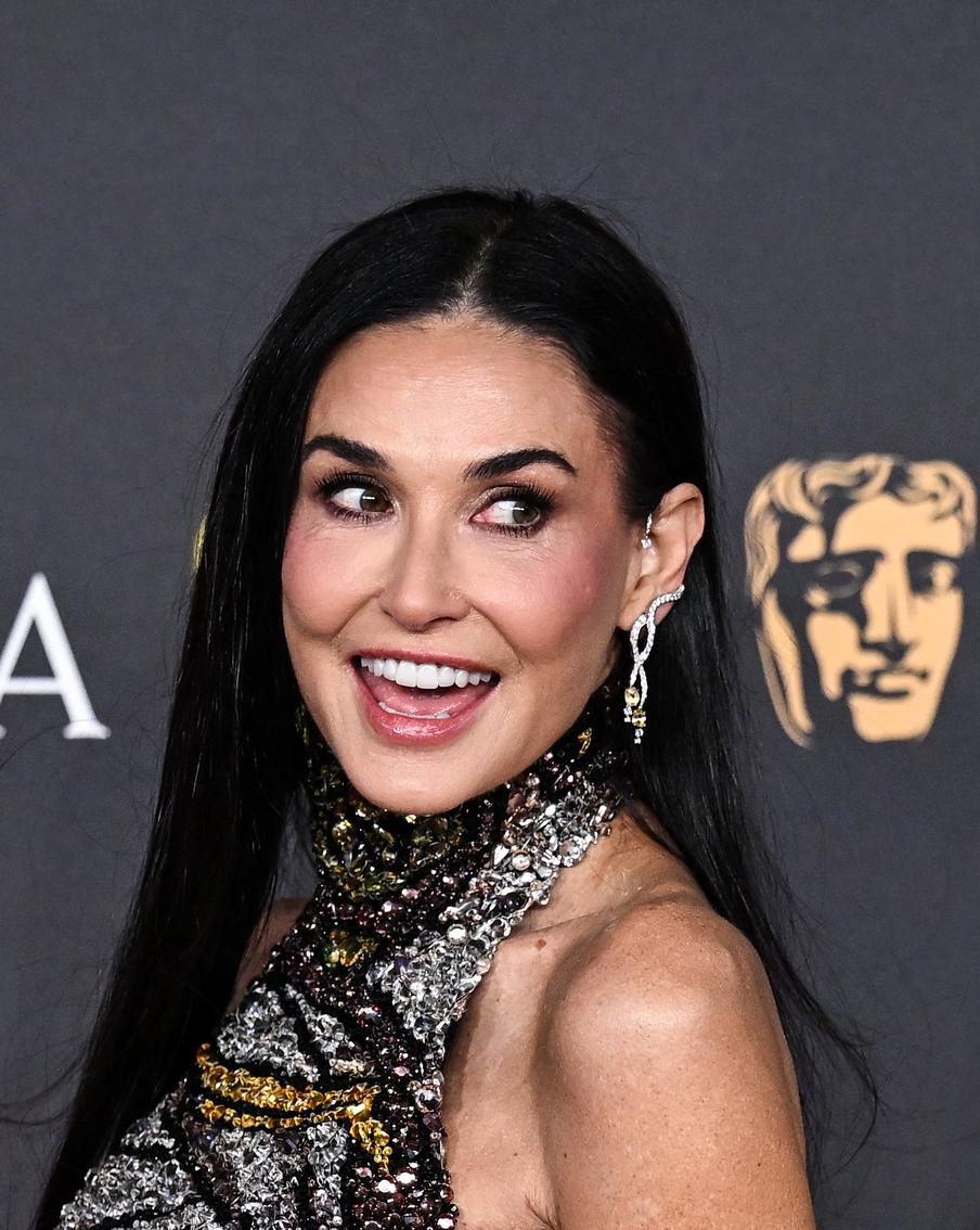 Премия BAFTA 2025: самые яркие образы звёзд на красной ковровой дорожке