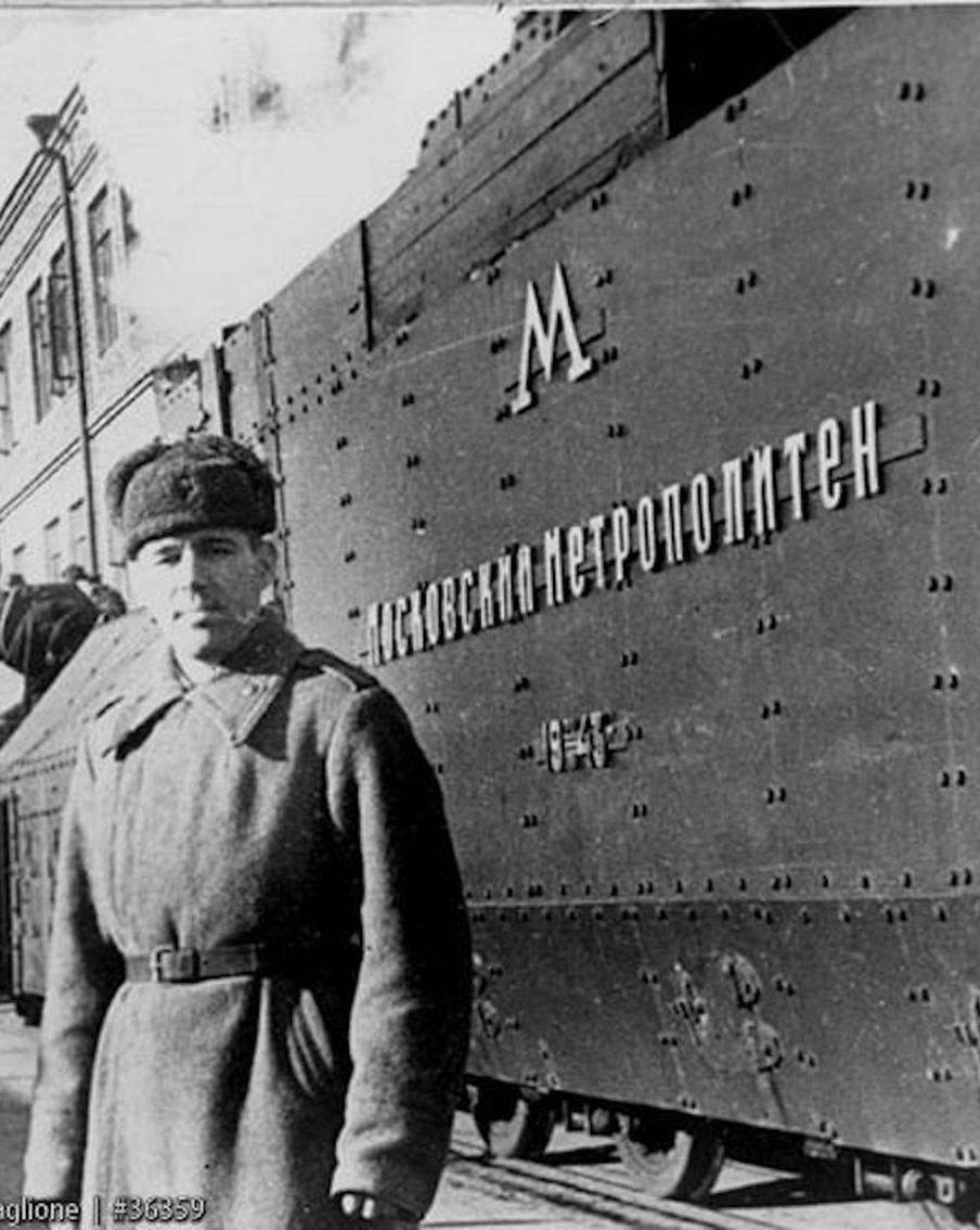 Metro ознакомилось с экспонатами выставки "Метро Москвы в годы войны"