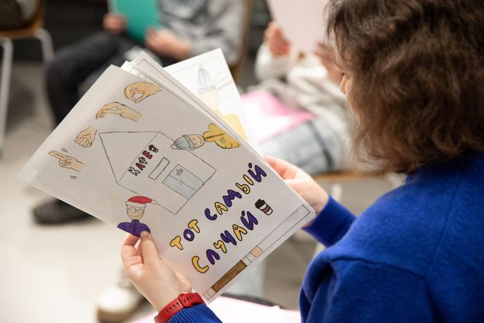 Истории глухих и слабослышащих подростков в их комиксах не хуже, чем у Супермена