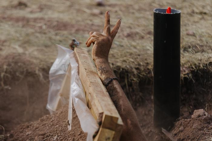 Участники второго сезона "Выживалити" прошли через эпидемию, пожары и все возможные фобии