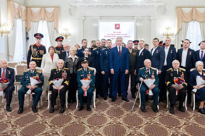 Собянин вручил награды ветеранам войны и участникам спецоперации