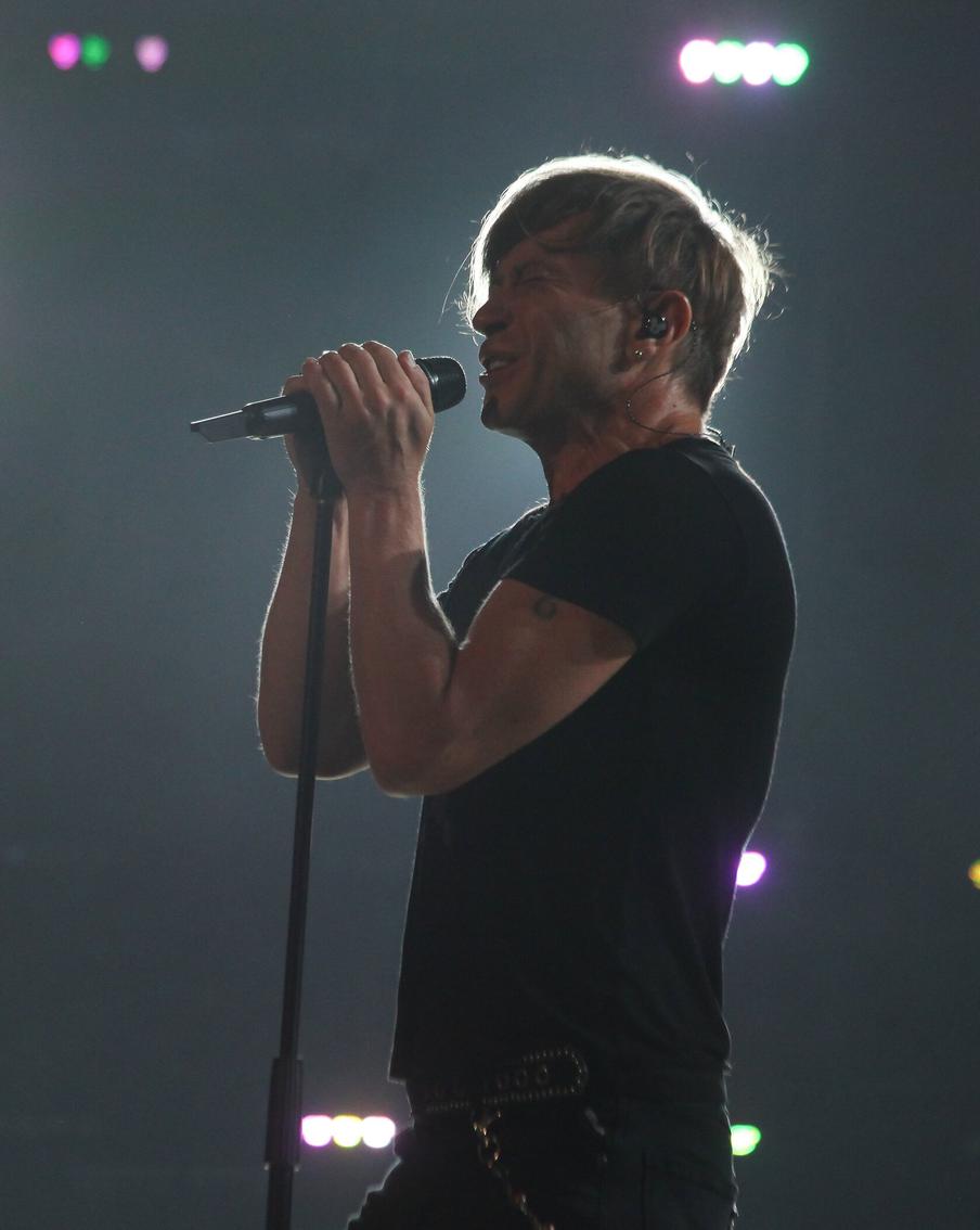 Лидер "Би-2" рассказал пранкерам, как помогает Украине