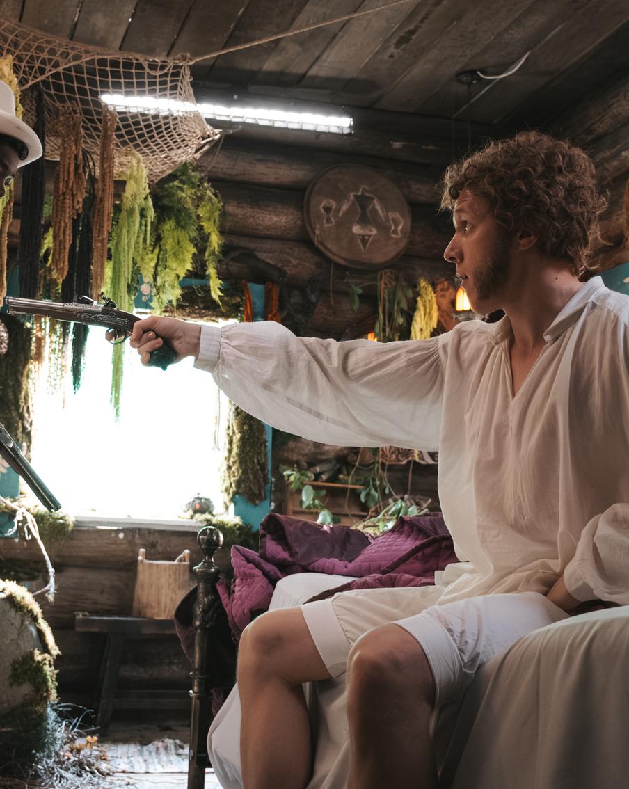 Главный герой сериала "Патриот" стал Пушкиным: как снимали финальный сезон про Саню Кучина