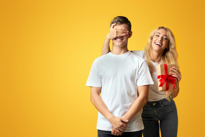 Что подарить мужчине на 23 Февраля: стильные, практичные и технологичные идеи