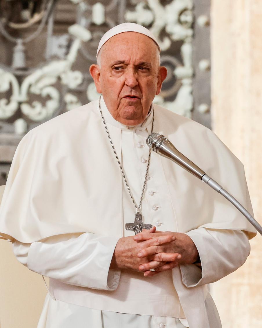 В Ватикане опровергли слухи о подготовке к похоронам Папы Римского