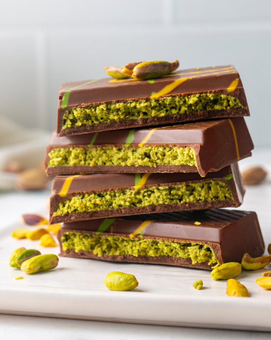 Тренд последних дней – дубайский шоколад в пицце, куличе и блине