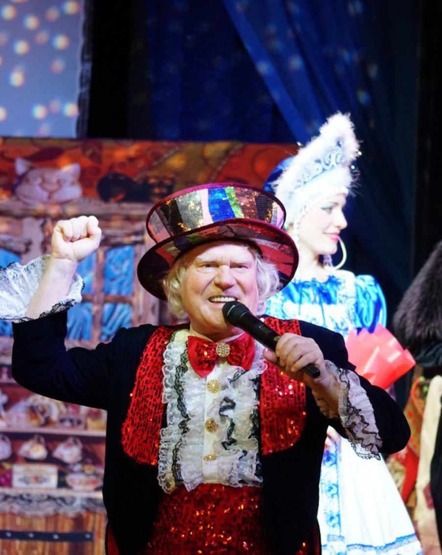 "Вы об этом внукам рассказывать будете". Театр кошек отметил юбилей