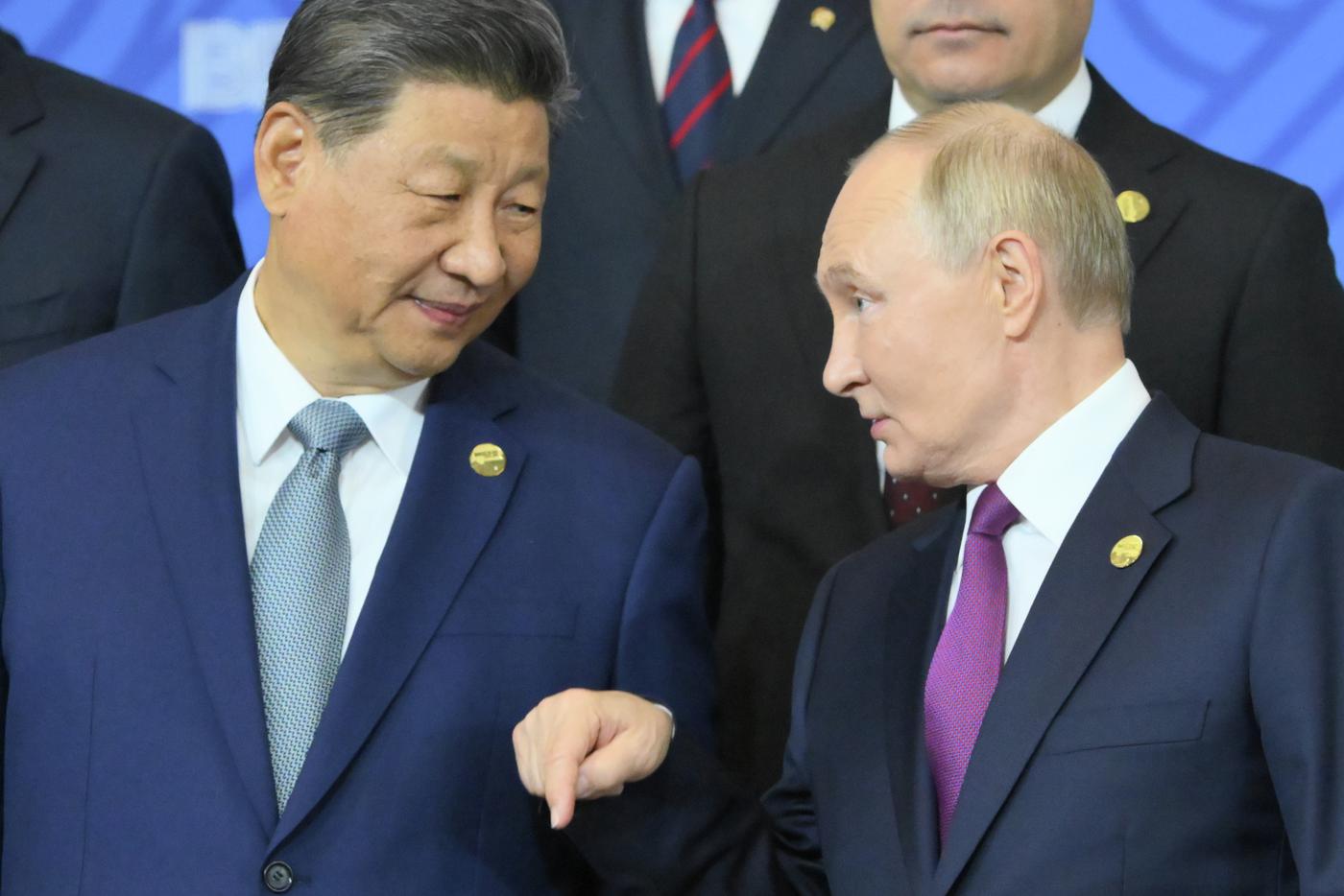 Путин по телефону расскажет Си о переговорах в Эр-Рияде