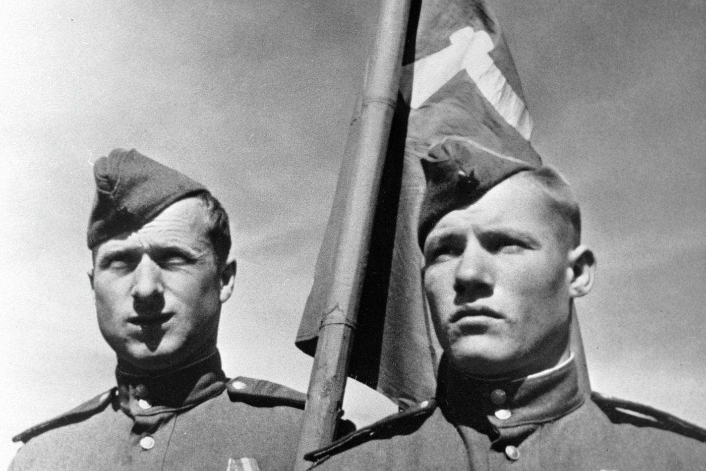 120 лет со дня рождения автора Знамени Победы: почему сначала знамён было девять