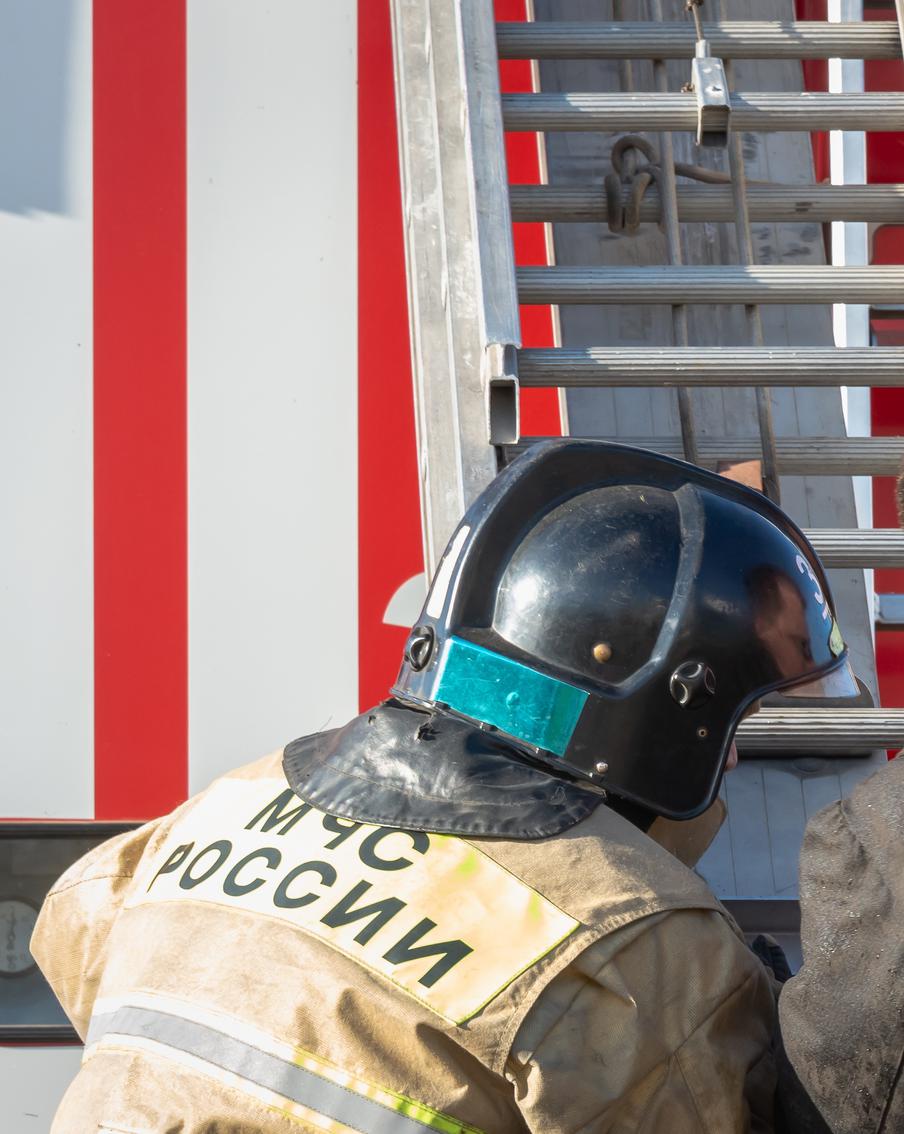 В экстренных службах сообщили об ухудшении ситуации на месте пожара в Ростове-на-Дону