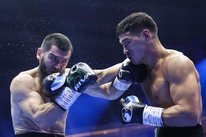 Бивол против Бетербиева и судьи: чего ждать от сегодняшнего поединка