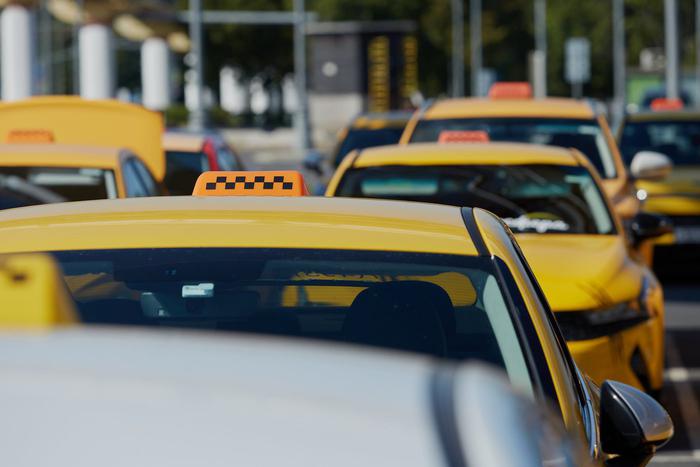 Знание города, поведение в стрессовой ситуации: что будут должны знать таксисты с 1 марта, чтобы продолжать работу