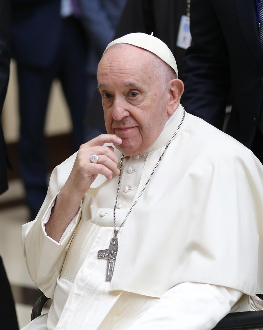 В Ватикане сообщили о том, что госпитализированный ранее Папа Римский перенёс переливание крови