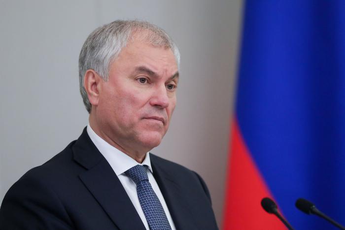 Володин отказался поздравлять с 23 февраля уехавших из России