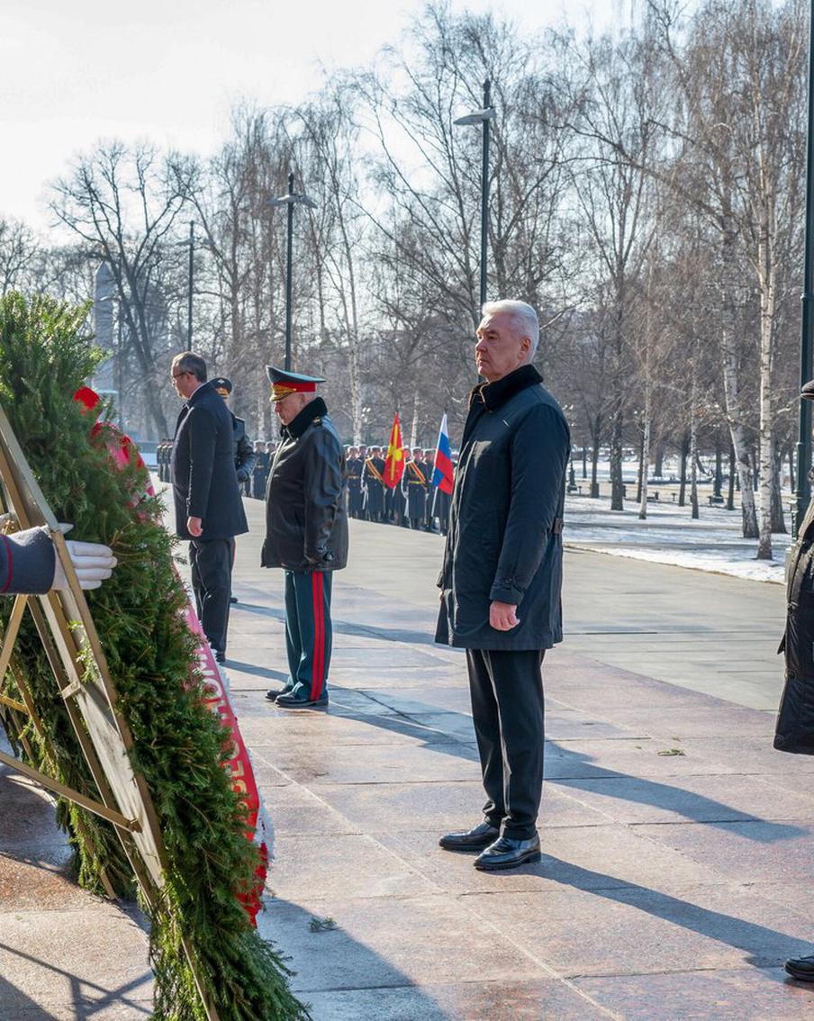 Сергей Собянин возложил венки и цветы к Могиле Неизвестного Солдата в Москве