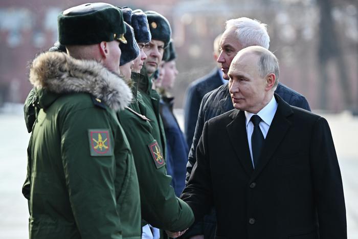 Владимир Путин поздравил бойцов СВО с праздником, Дональд Трамп назвал единственный выход из конфликта: хроника событий украинского кризиса