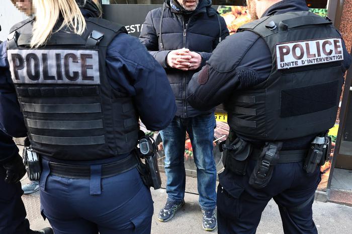 Внутри российского консульства в Марселе произошел взрыв