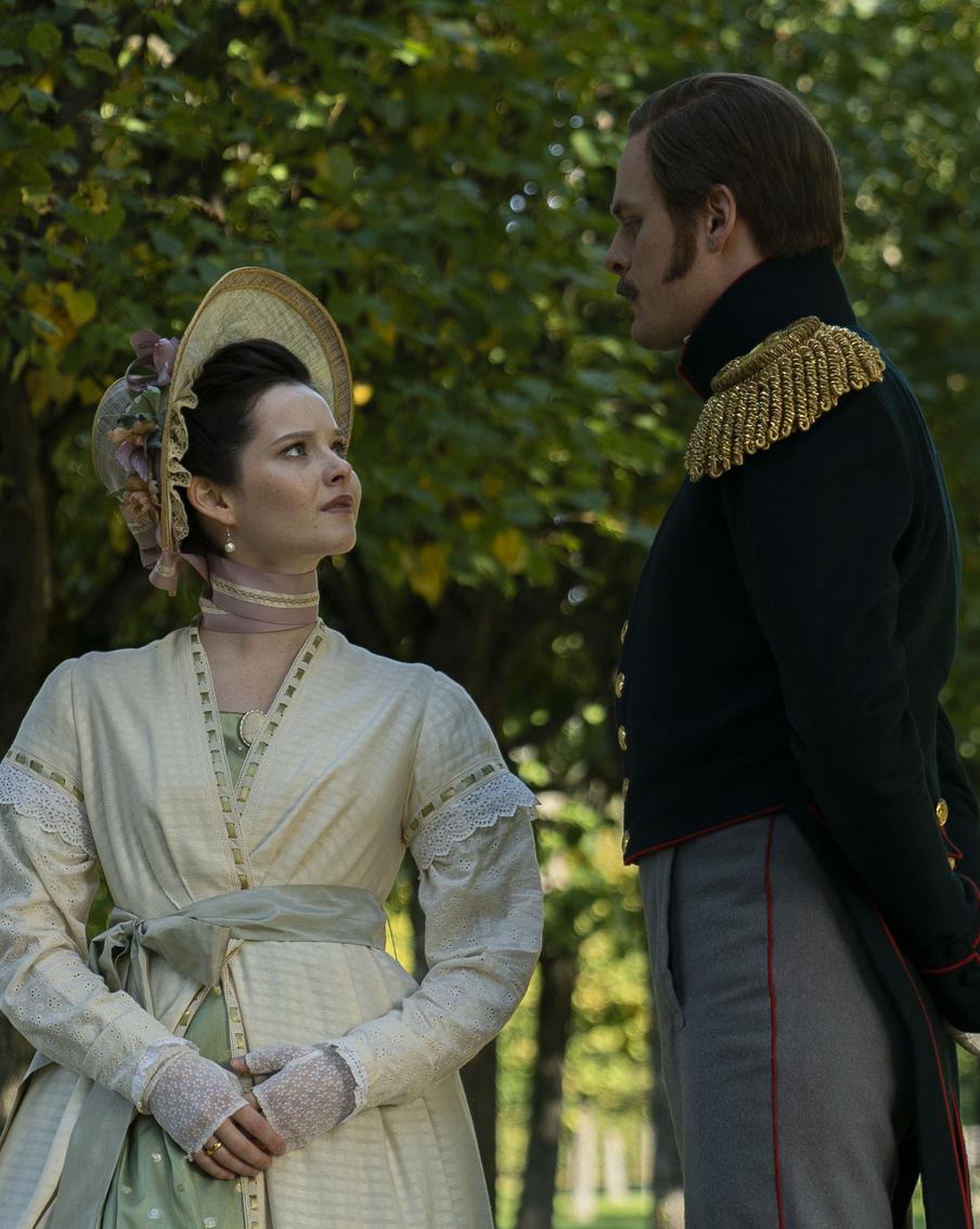 Какими в сериале "Натали и Александр" показаны главные враги Александра Пушкина