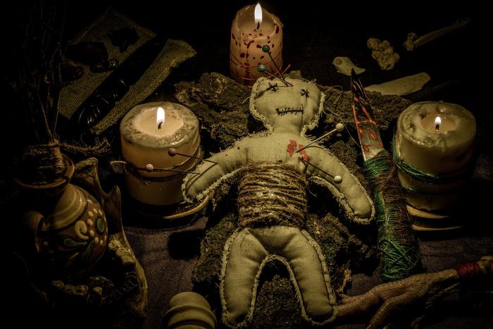 Детей в Великобритании стали обвинять в колдовстве, наказывая их за это физически