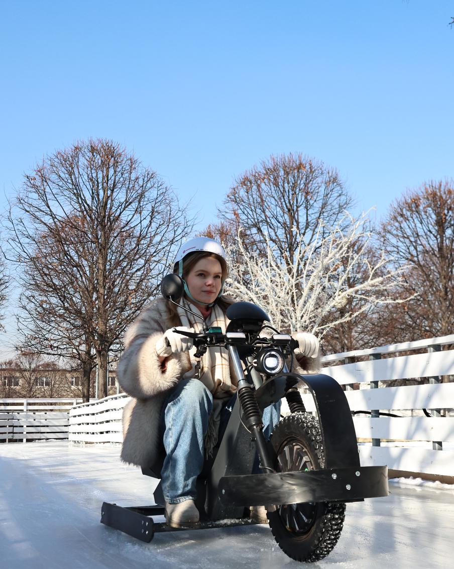 Велосипед поставили на лёд: теперь в Парке Горького можно прокатиться на айс-чоппере