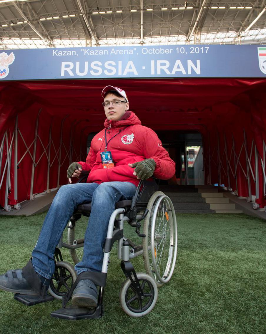 История Димы Корчагина с ДЦП: от работы в РФС до проигрыша на ставках и депрессии