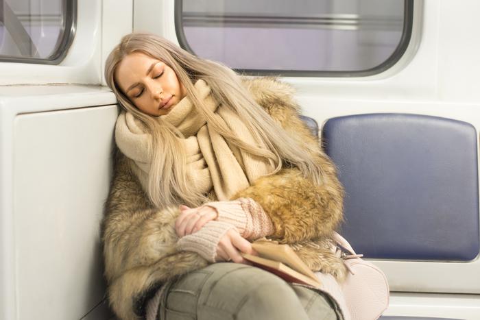 Москвичи назвали линии столичного метрополитена, где они засыпают чаще всего