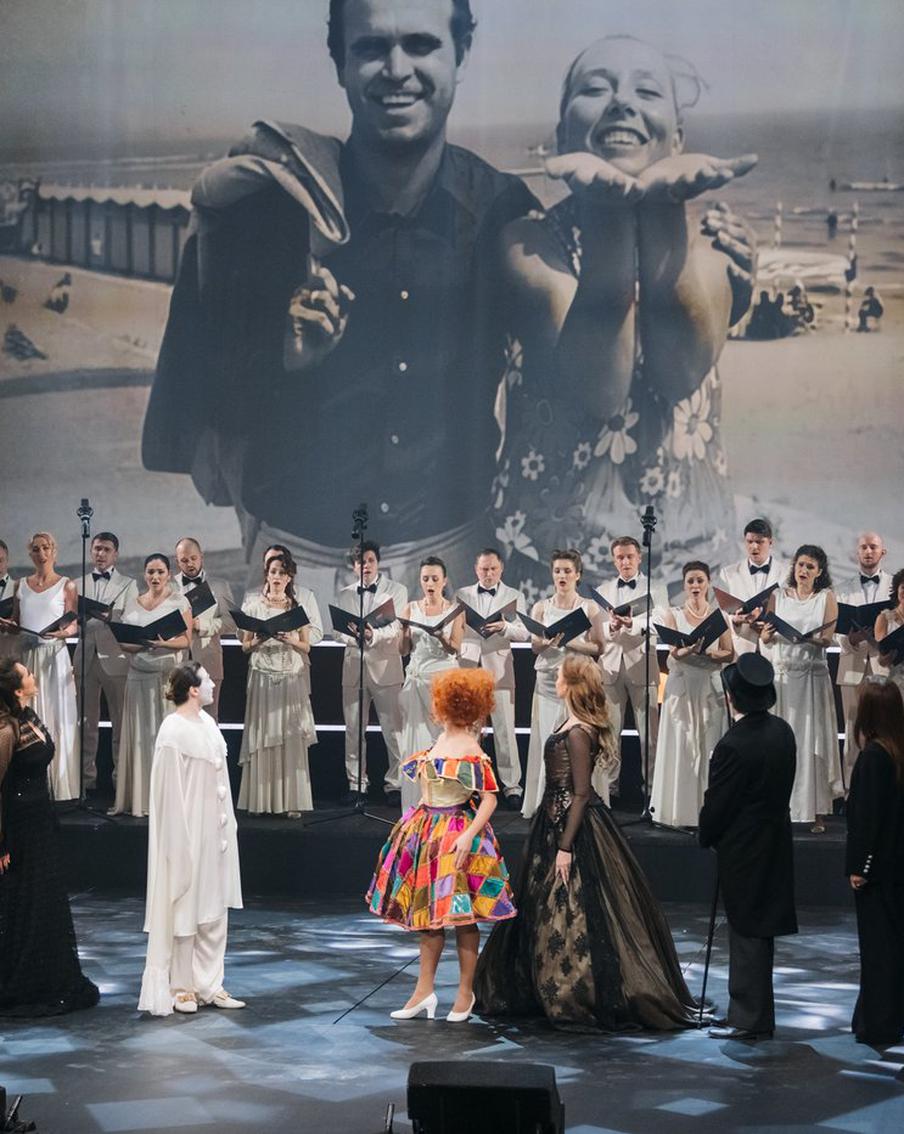 Искусственный интеллект оживил в Москве Инну Чурикову и Глеба Панфилова