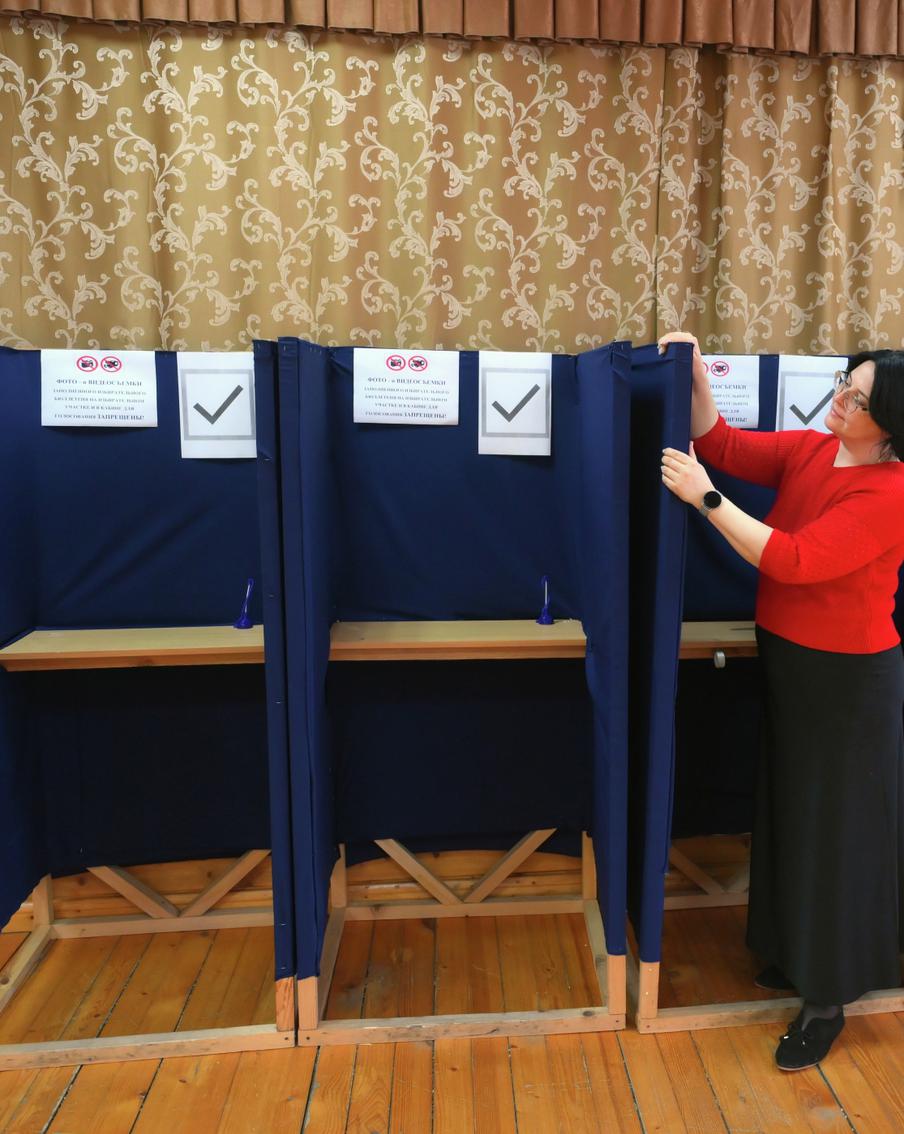 В Абхазии стартовал второй тур президентских выборов, где представлены два кандидата на пост главы республики