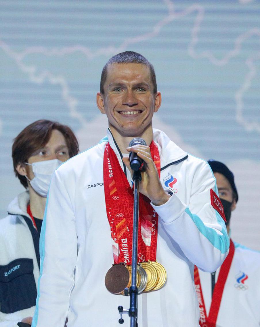 Чемпион Олимпийских игр Александр Большунов взял золото на чемпионате России в Казани