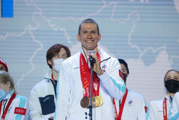 Чемпион Олимпийских игр Александр Большунов взял золото на чемпионате России в Казани