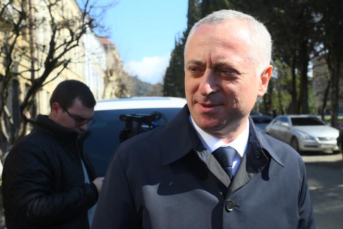 Гунба объявил о своей победе во втором туре на выборах президента Абхазии