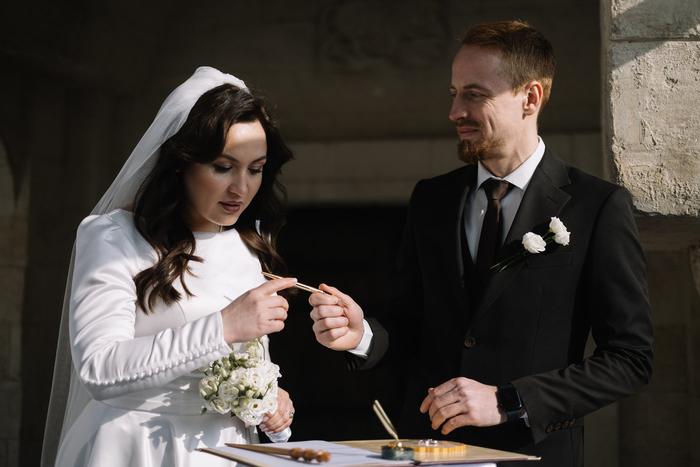 Приглашения для гостей на свадьбу в Москве они сделали в виде билетов в кино