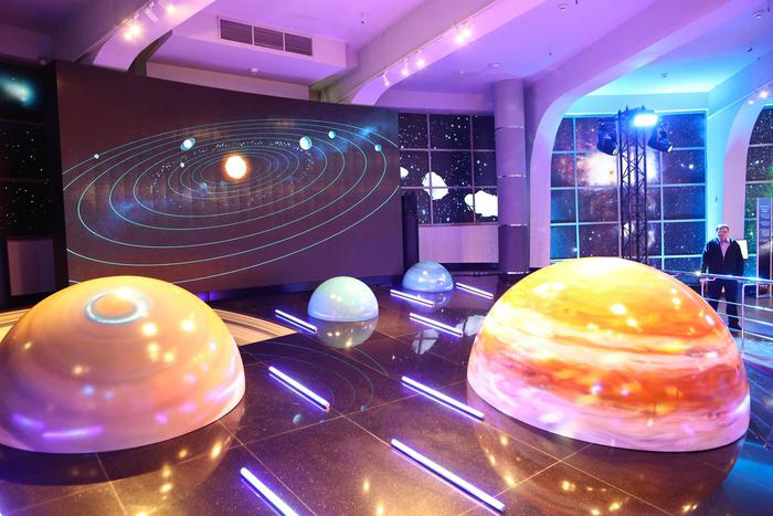 Афиша на 3 марта: разгадаем секреты художника, побываем в звёздном зале