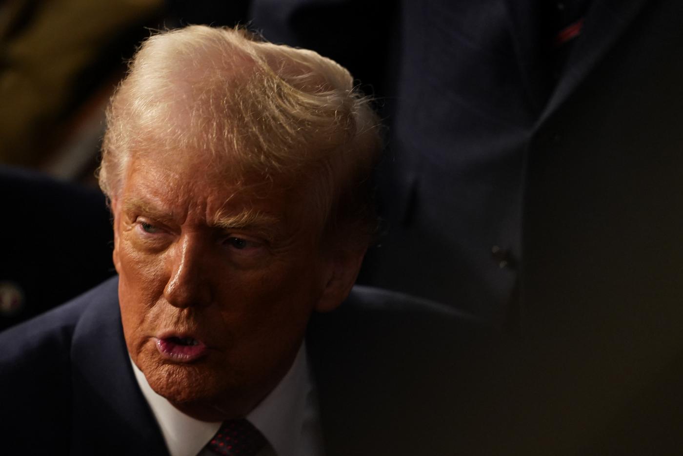Трамп сравнил расходы США на Украину с отнятой у ребенка конфетой