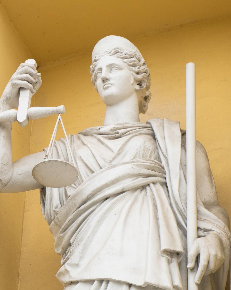 Подозреваемый в убийстве главы района на Алтае пытался оспорить в суде своё увольнение