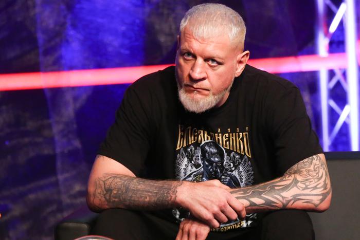 Боец Александр Емельяненко заявил, что у него отнялись ноги