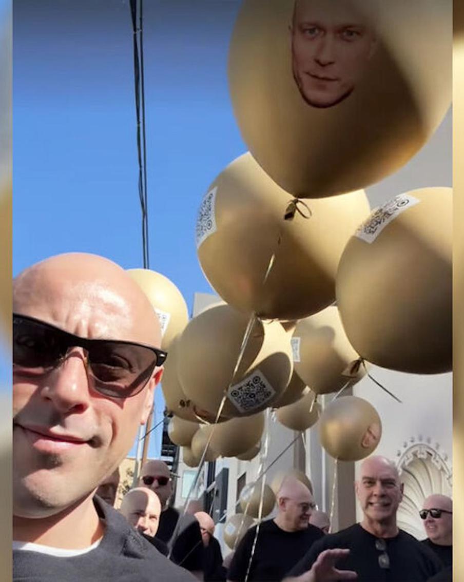 Юру Борисова можно повесить в шкаф и увидеть на картине из попкорна