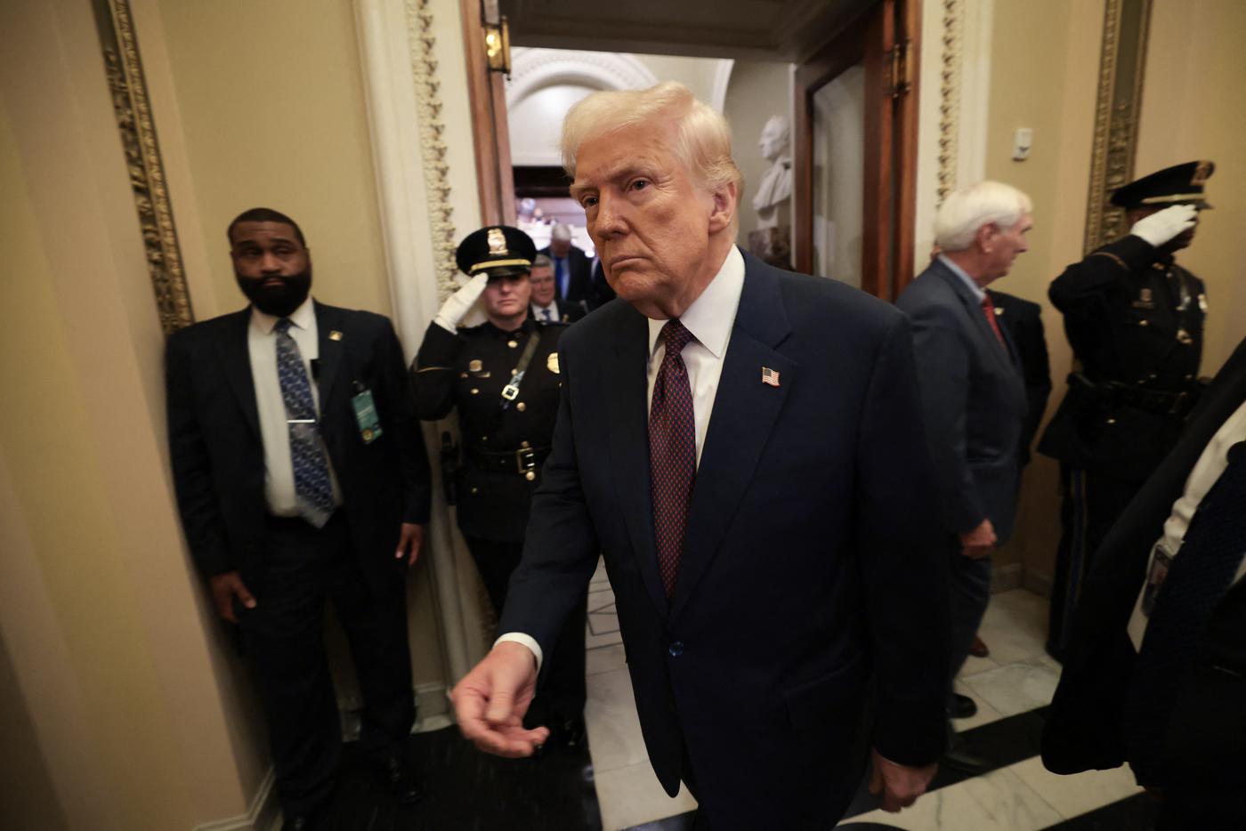 Дональд Трамп прекратил оказание военной помощи Украине со стороны США