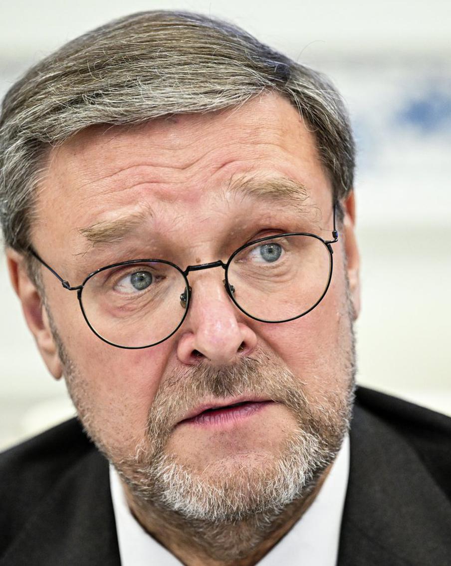 Сенатор Косачёв подверг критике позицию Эммануэля Макрона по России