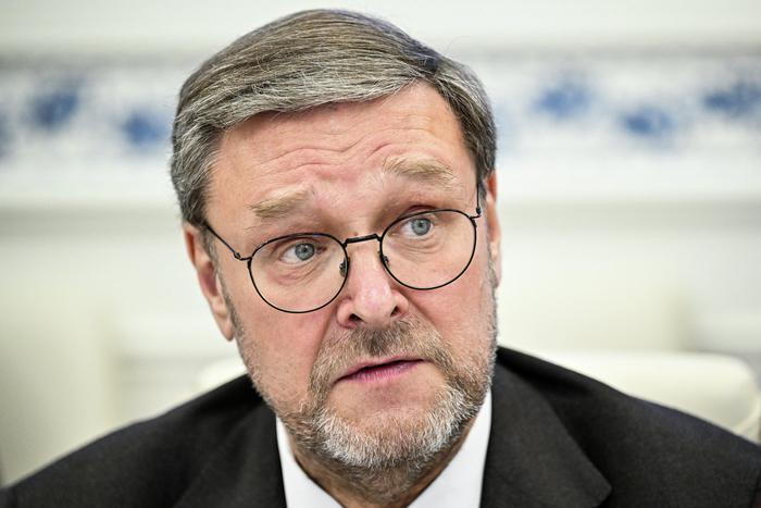 Сенатор Косачёв подверг критике позицию Эммануэля Макрона по России