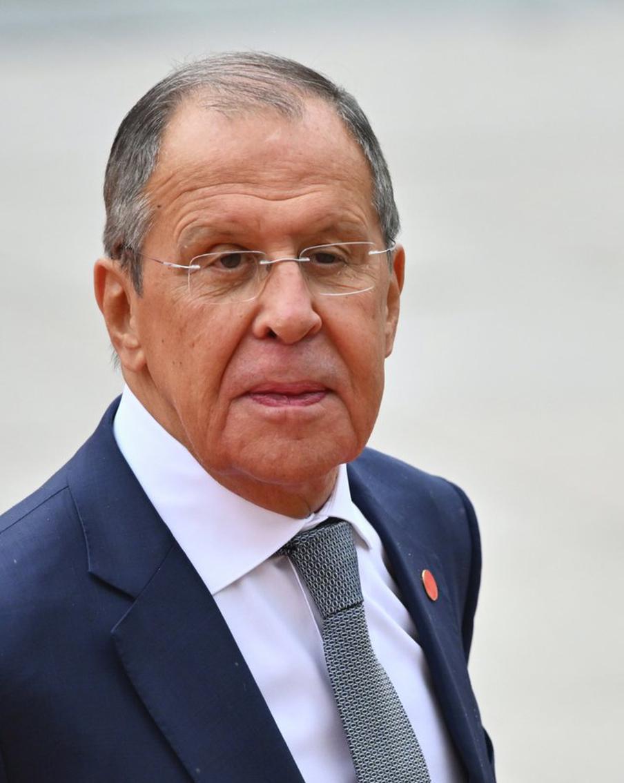 Лавров напомнил Макрону про Гитлера и Наполеона