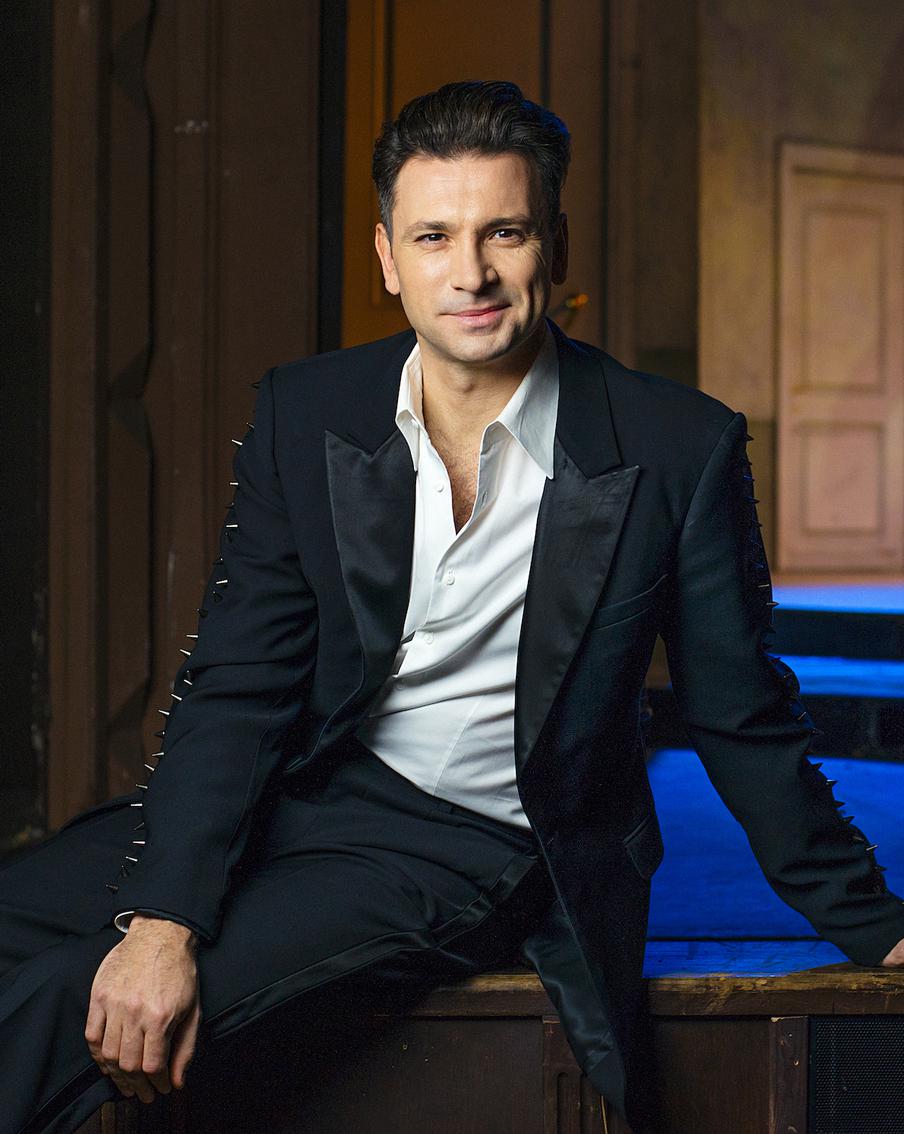 "Мне легко играть распутника и ловеласа": Антон Хабаров рассказал о премьере "Дон Жуана" и "Казановы"