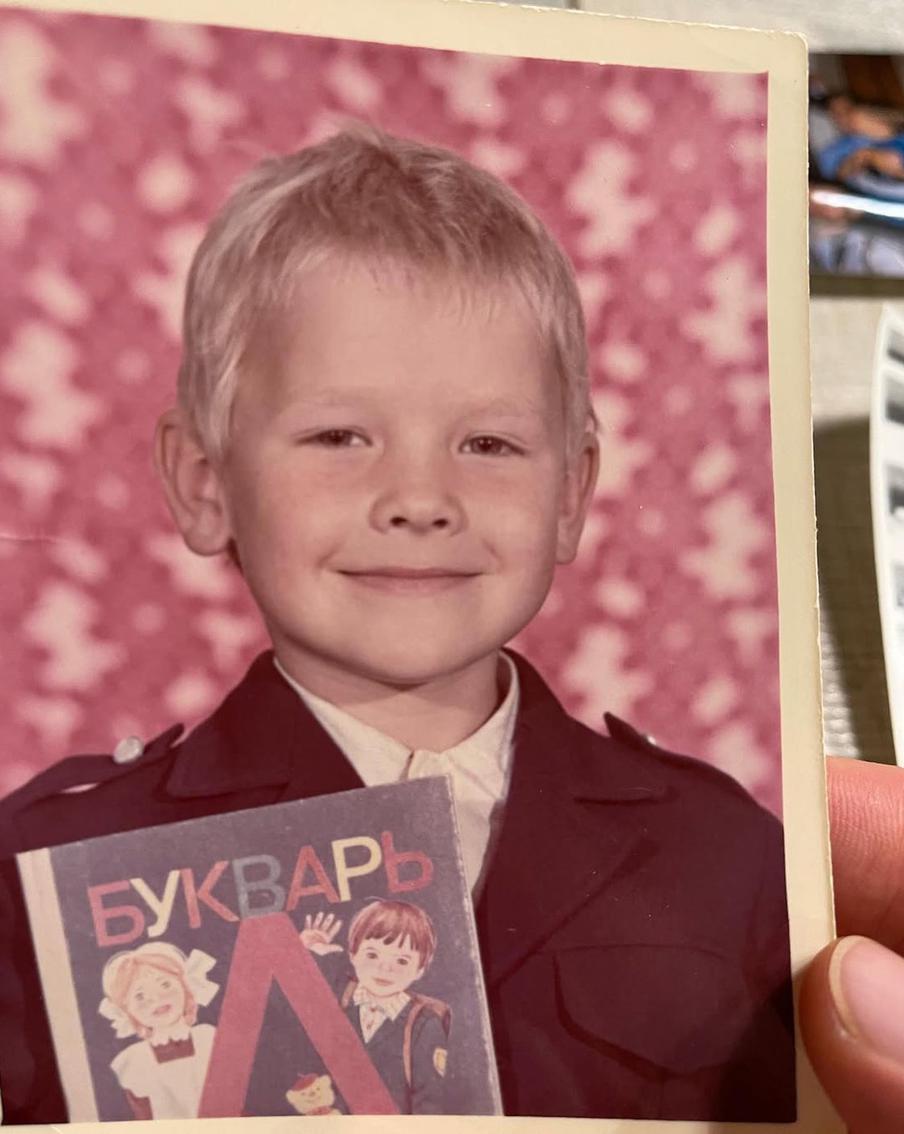 Драки на стройке и компьютерные клубы – как прогуливали уроки знаменитости