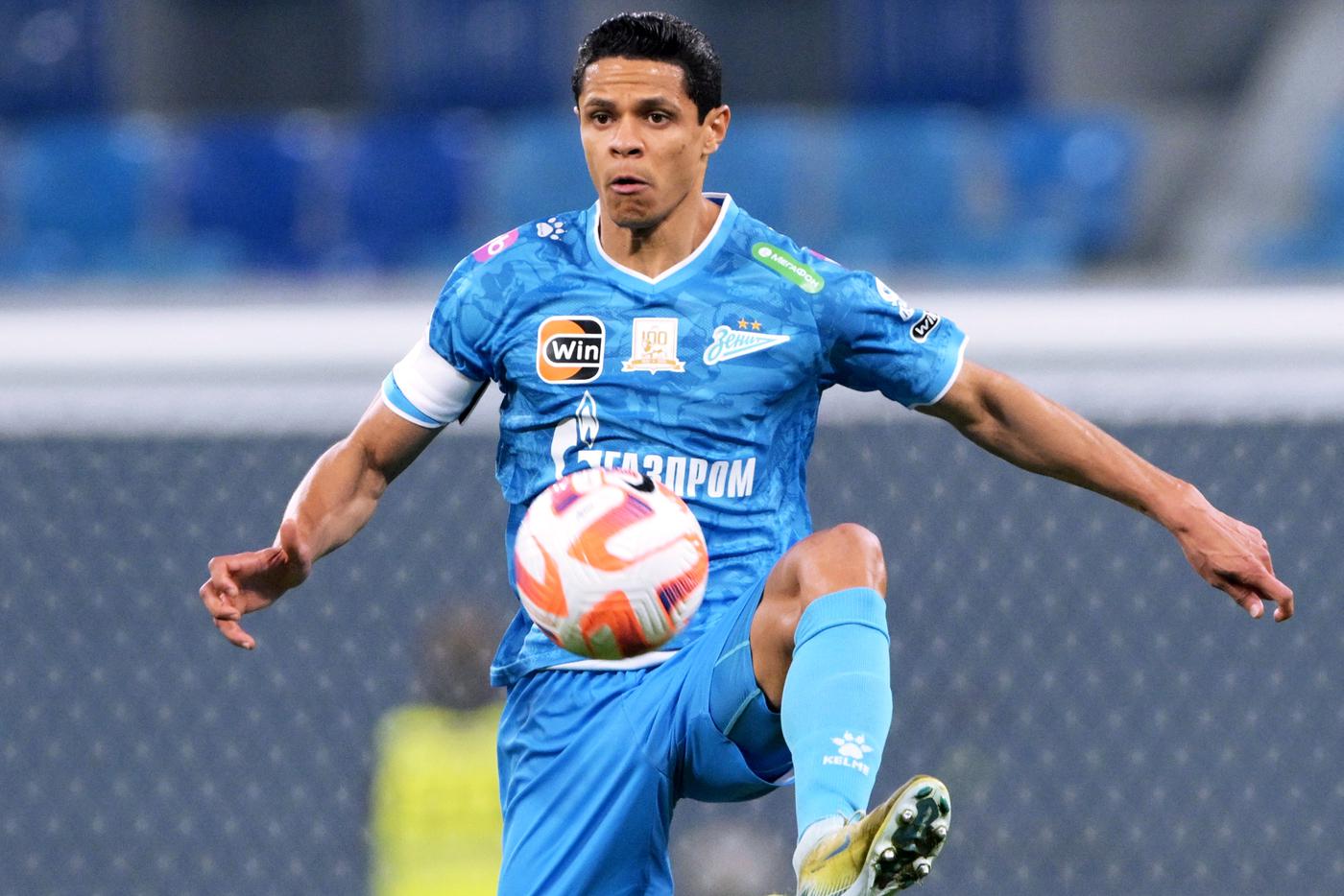 Дуглас Сантос мечется между Россией и Бразилией