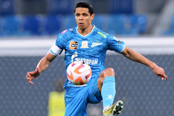 Дуглас Сантос мечется между Россией и Бразилией